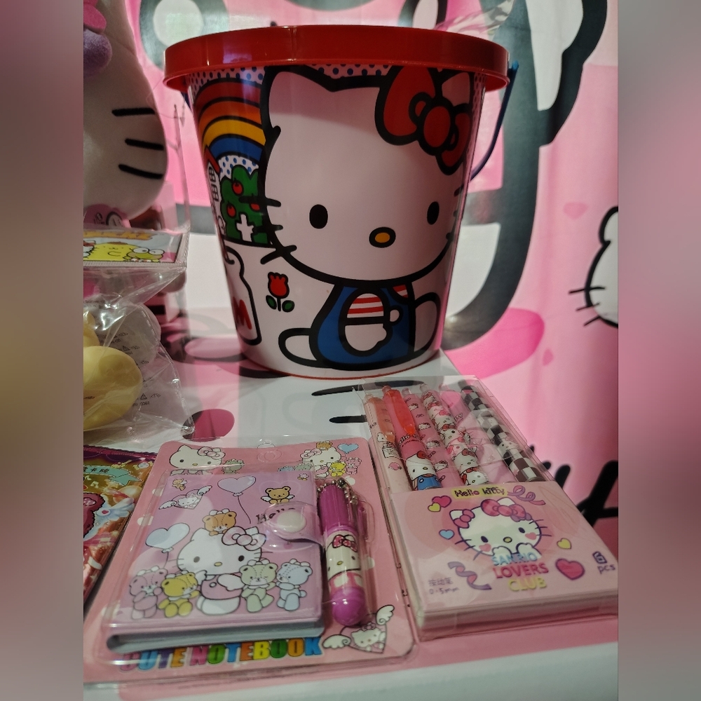 Hello Kitty Easter Bundle - Picture 5 of 12